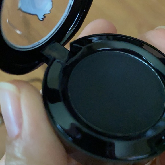 Brand New MAC Venomous Villains Carbon Shadow RARE - Picture 4 of 5